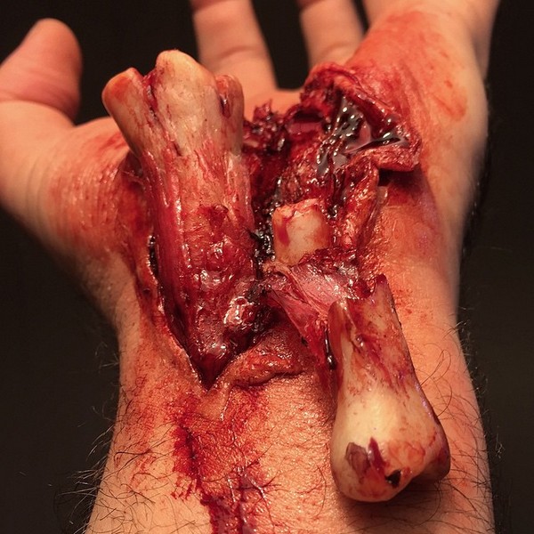 28 Horrifying Halloween Makeup Ideas That Look a Little Too Real